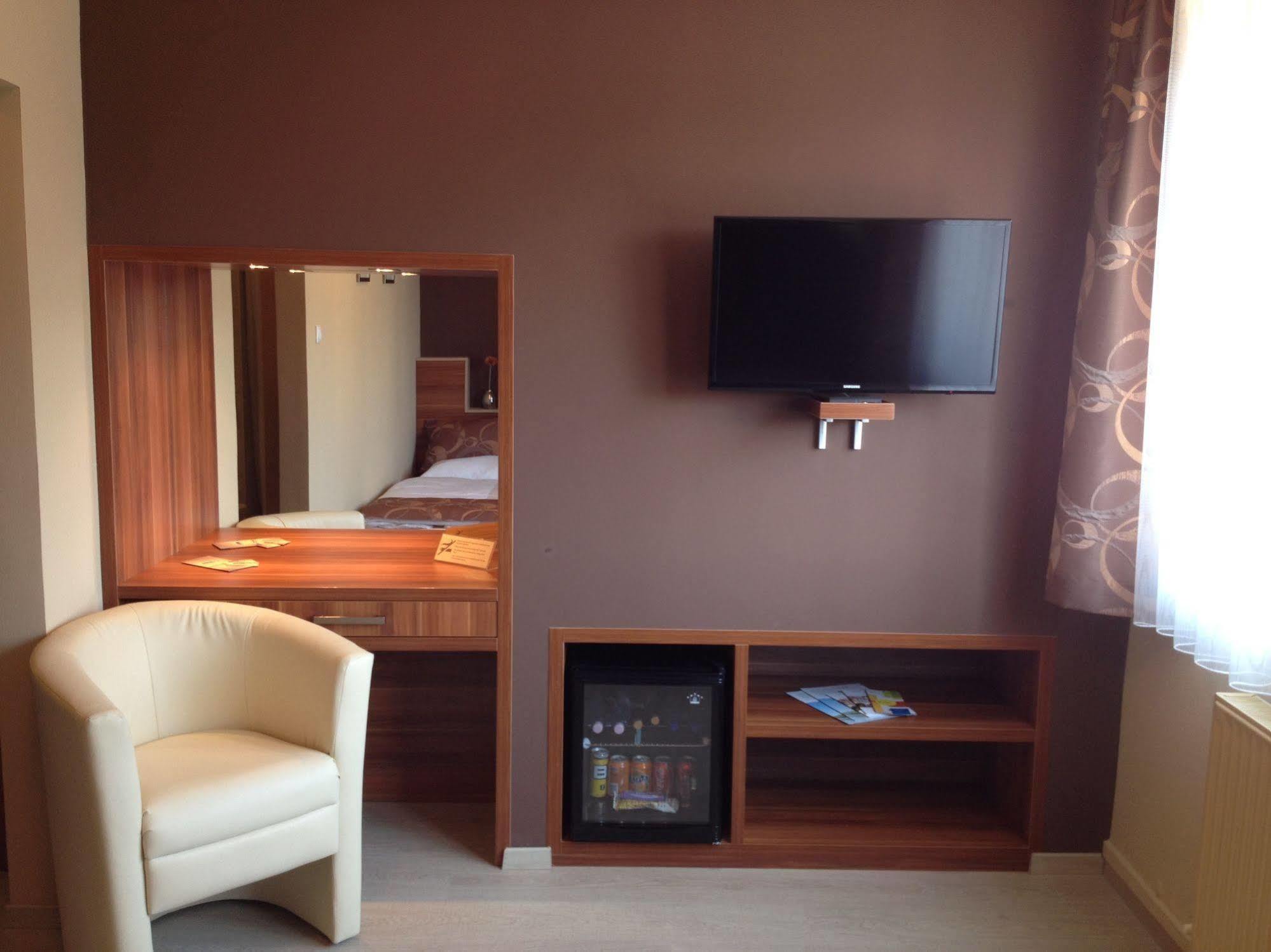 Alfa Hotel Дьєр Екстер'єр фото