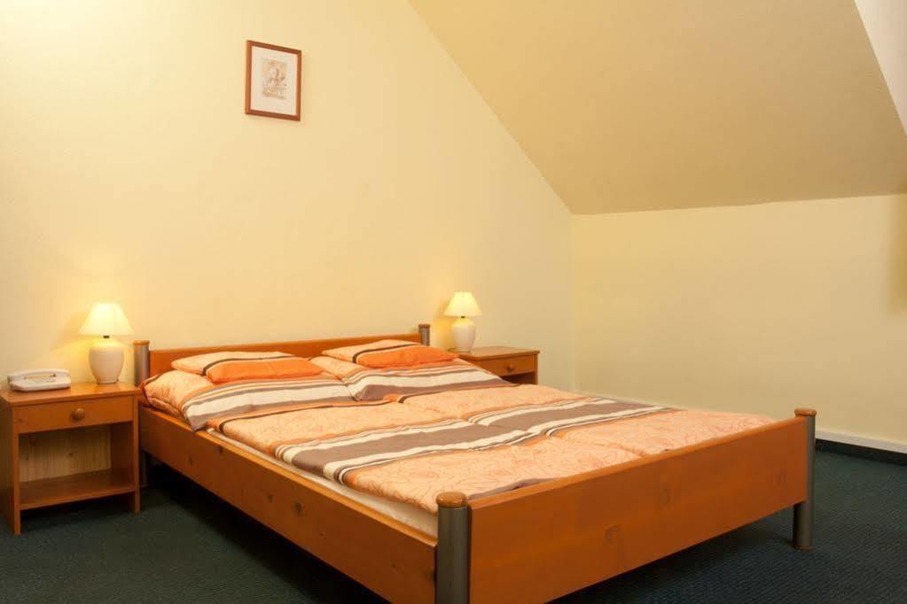 Alfa Hotel Дьєр Екстер'єр фото