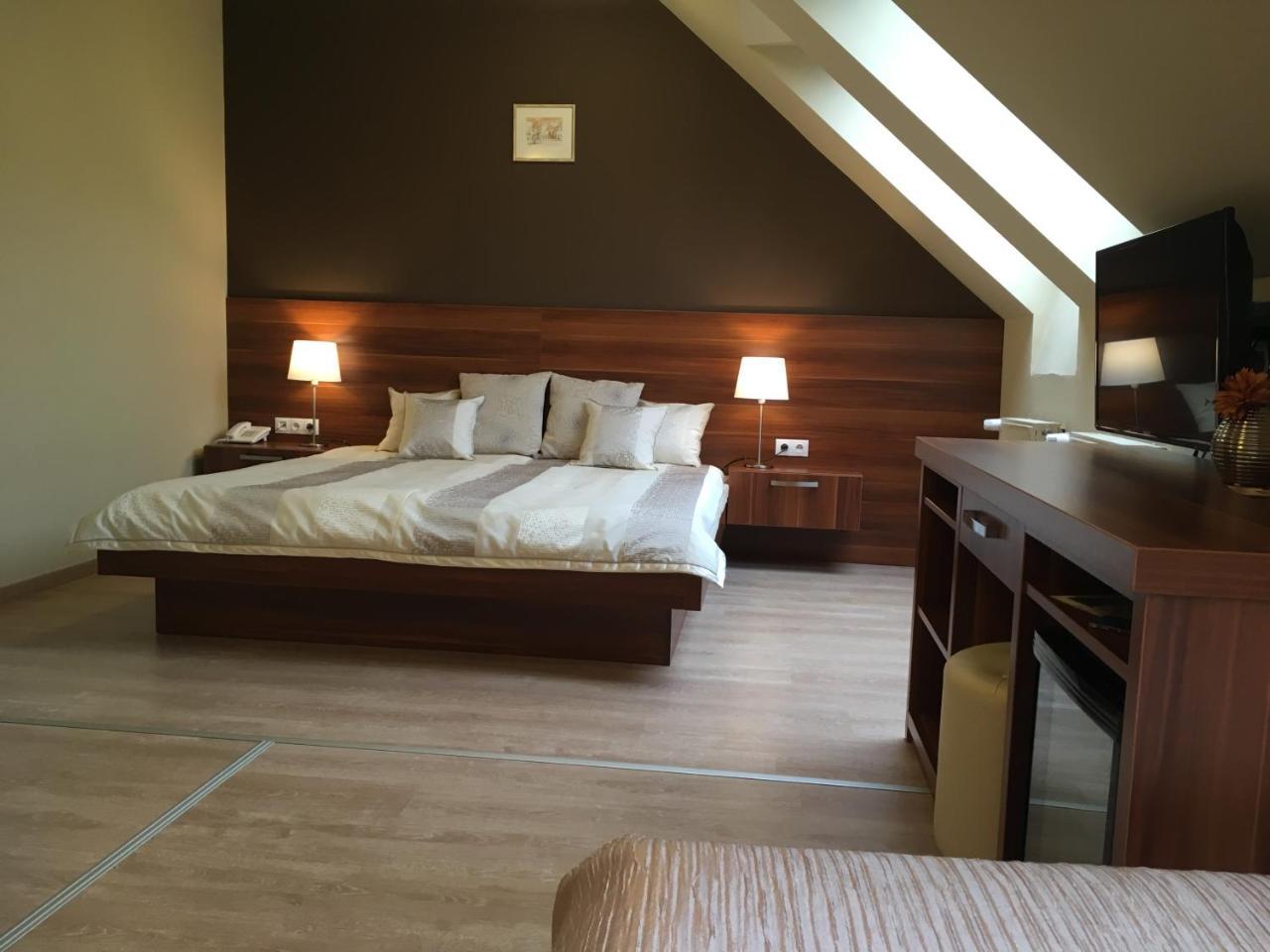 Alfa Hotel Дьєр Екстер'єр фото