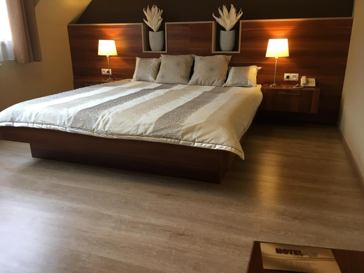 Alfa Hotel Дьєр Екстер'єр фото