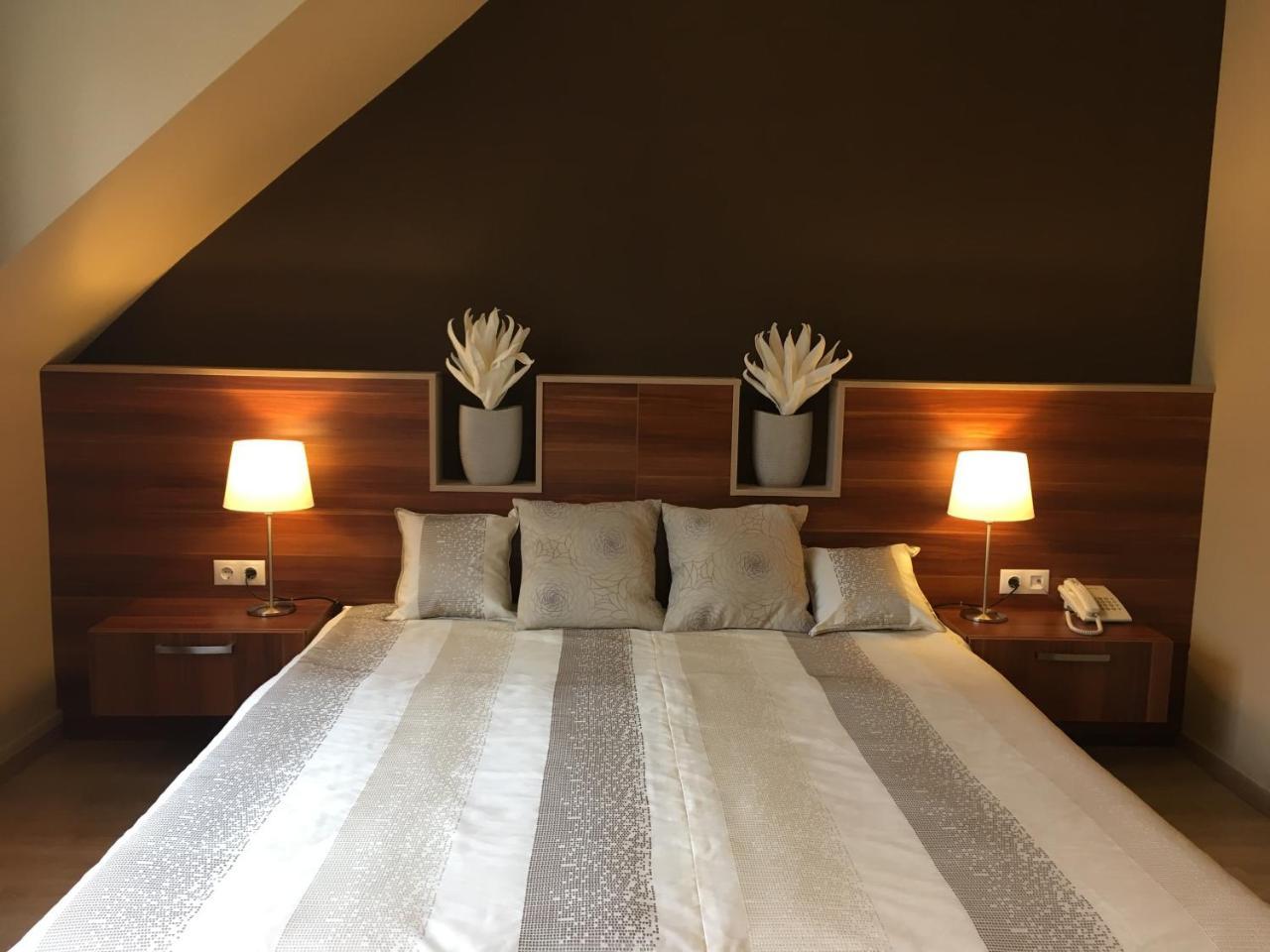 Alfa Hotel Дьєр Екстер'єр фото